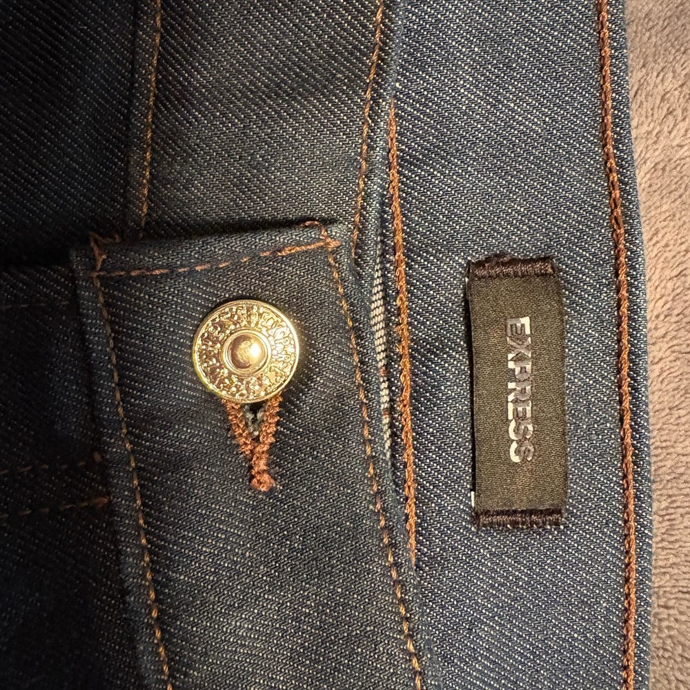 Express Mom Jean super High rise Indigo Denim with Gold Button size 12 Regular